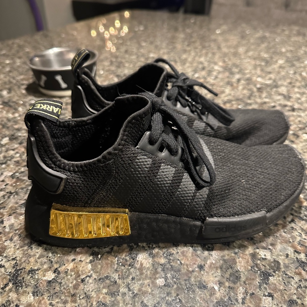 NMD R1 adidas sneaker